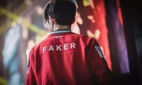 豪华！英雄联盟全球总决赛奖杯由知名品牌蒂芙尼重新塑造