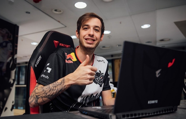 Rookie谈选手红温：没有队伍不红就能拿冠军 S8也是因为红才夺冠的